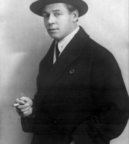 Роман Есенин